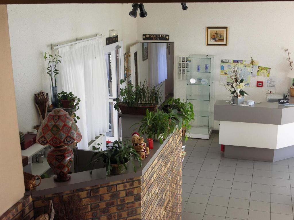 Hotel Du Commerce Tronget Luaran gambar
