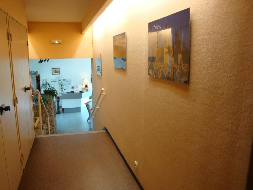 Hotel Du Commerce Tronget Bilik gambar