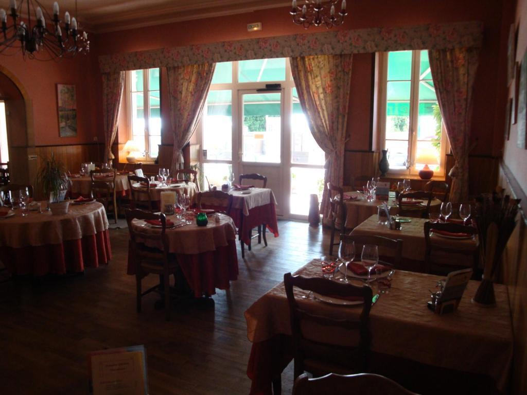 Hotel Du Commerce Tronget Luaran gambar