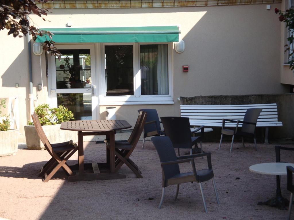 Hotel Du Commerce Tronget Luaran gambar