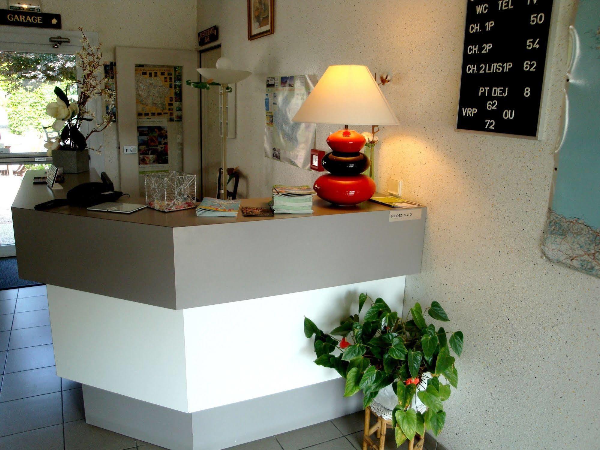 Hotel Du Commerce Tronget Luaran gambar